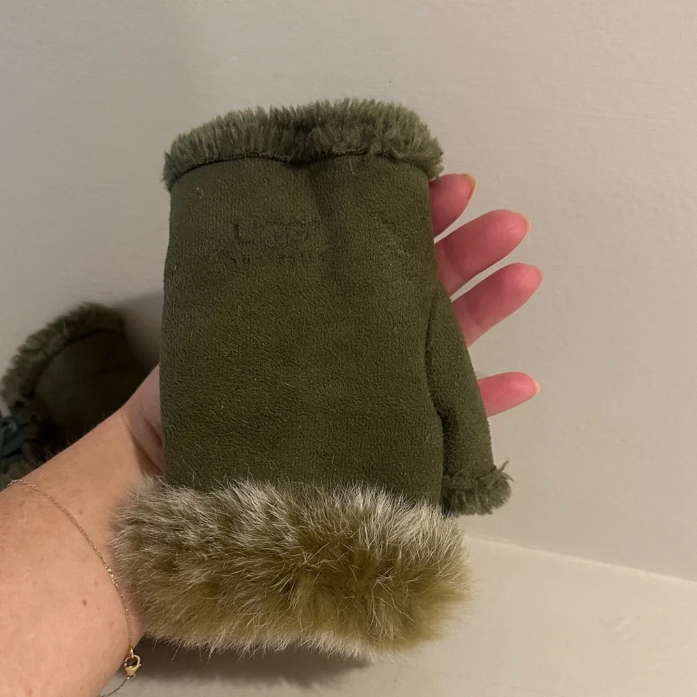 UGG Forest Green Mittens - Picture 5 of 6
